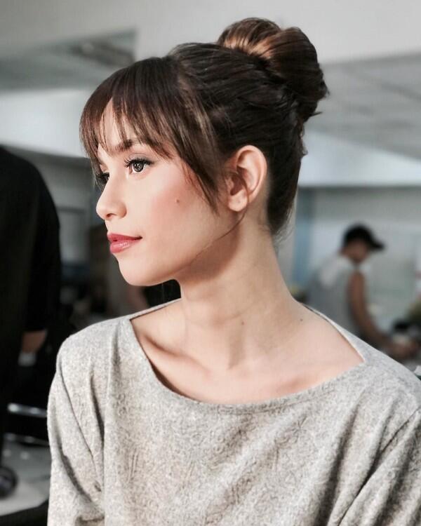 10 Inspirasi Tata Rambut ke Kondangan yang Bikin Semua Orang Pangling