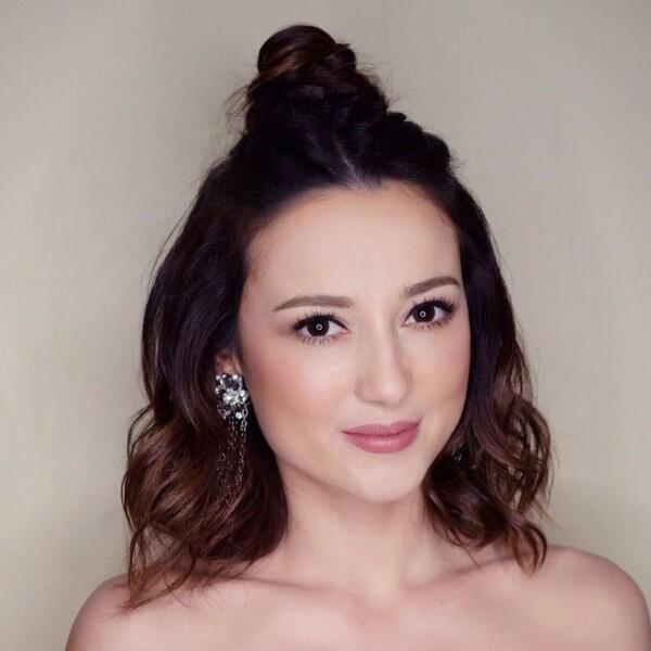 10 Inspirasi Tata Rambut ke Kondangan yang Bikin Semua Orang Pangling