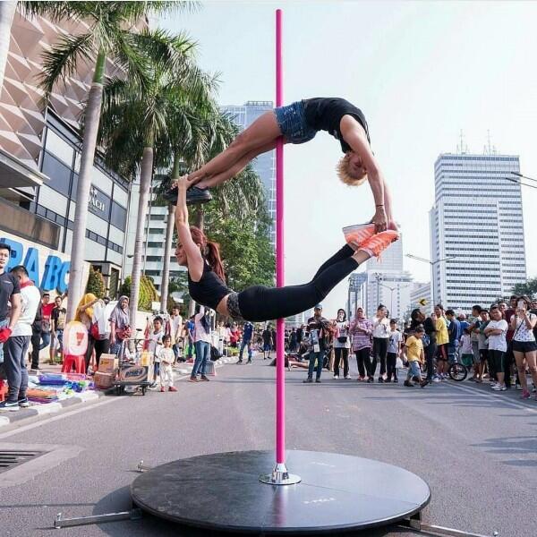 10 Potret Terbaru Vicky Burki, Sekarang Tekuni Pole Dancing!