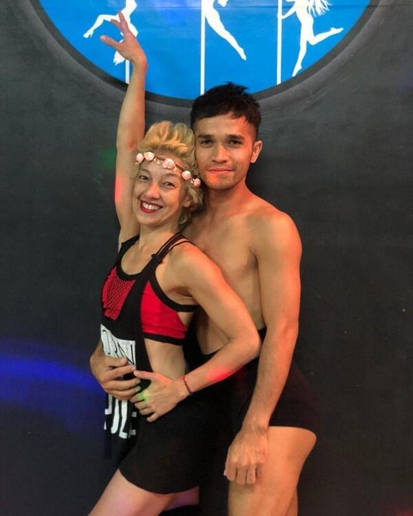 10 Potret Terbaru Vicky Burki, Sekarang Tekuni Pole Dancing!