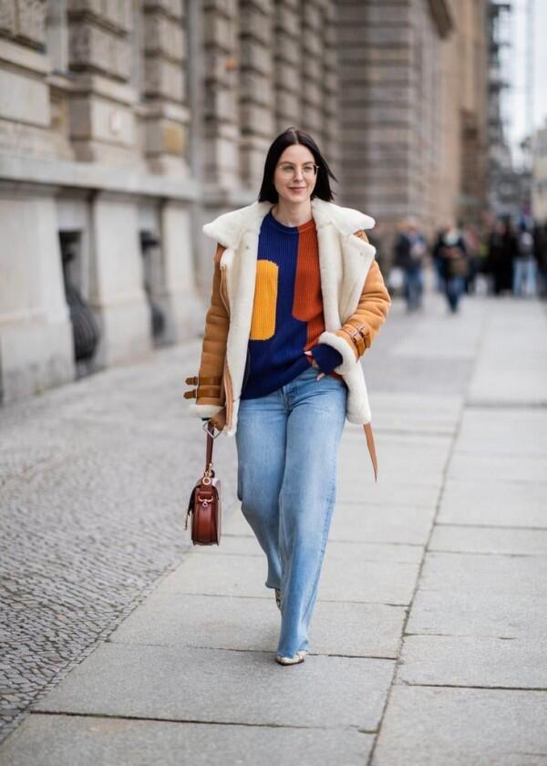 Tips Mix & Match Jeans dan Sweater Biar Penampilanmu Makin Maksimal