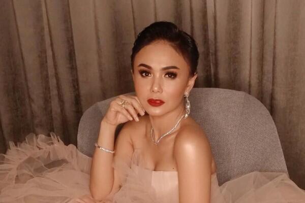 Berusia 40 Tahun Lebih, Penampilan 10 Artis Ini Cetar Selalu!