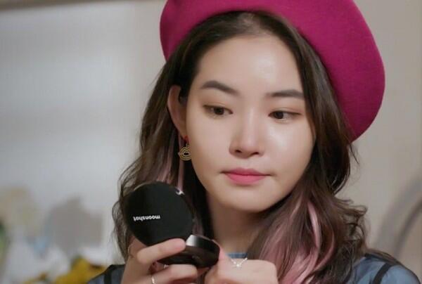 5 Alat Makeup yang Wajib Banget Dimiliki Oleh Pemula, Sudah Punya?