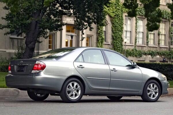Masih Diminati, Ini 5 Sedan Bekas Tahun 2000-an yang Murah & Mewah