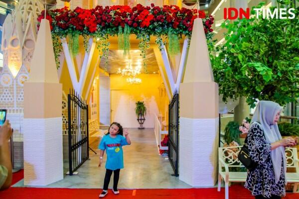 Semarak Natal, Pakuwon Mall Hadirkan Replika Gereja Sagrada Familia