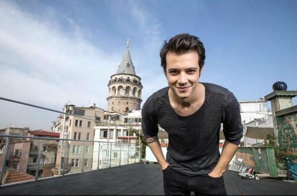 10 Foto Keren Mert Yazıcıoğlu Pemeran Baran di Drama Turki Mawar Hitam
