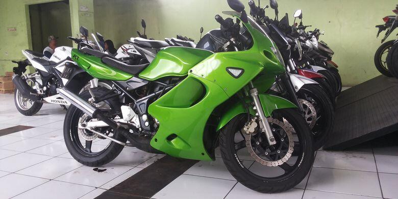 PERNAH PUNYA MOTOR INI DI ERA 90-AN, PASTI AGAN DILIRIK CEWE-CEWE