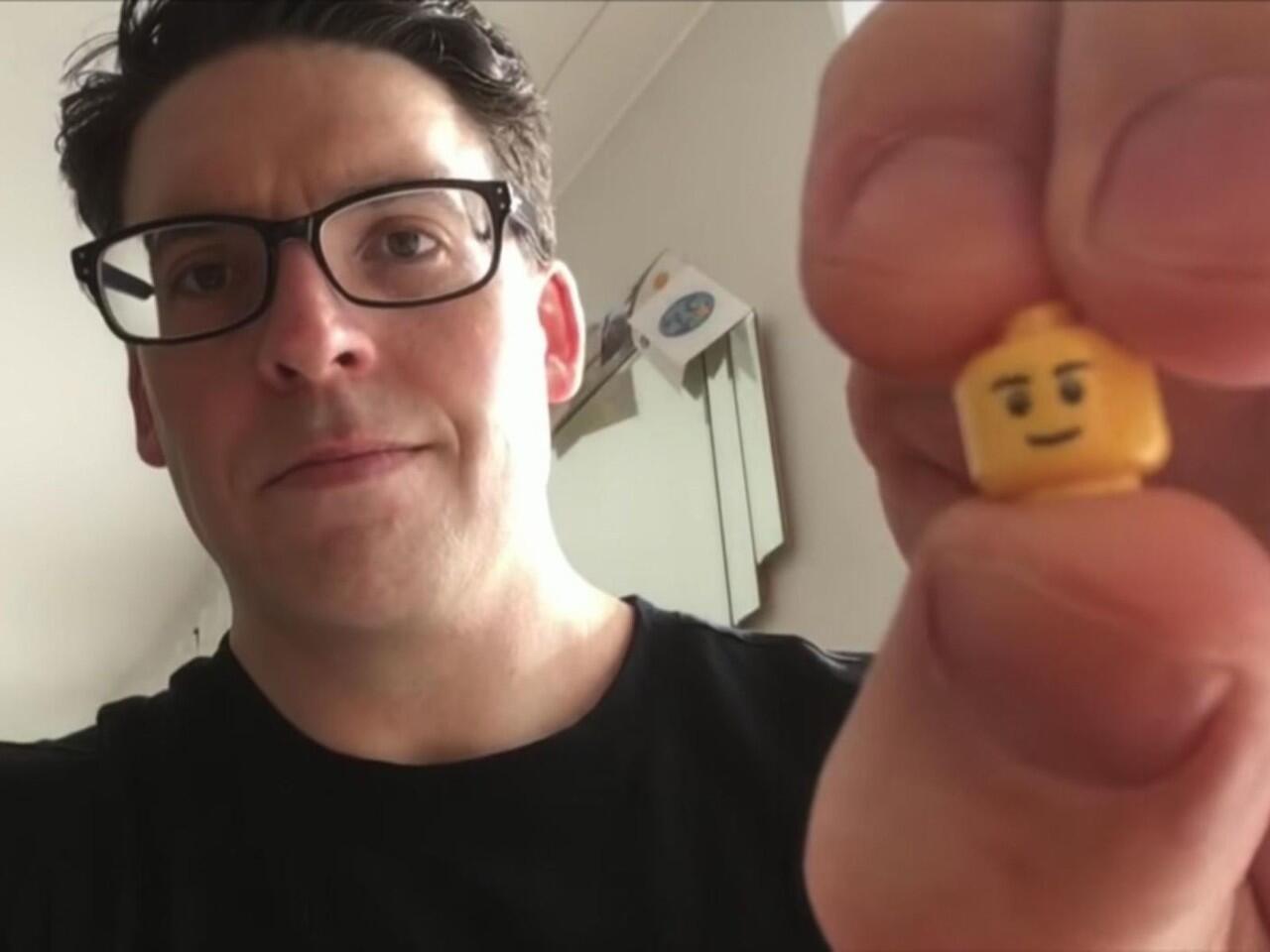 Demi Cari Tahu Tentang Sistem Pencernaan! Enam Dokter Ini Rela Makan Lego