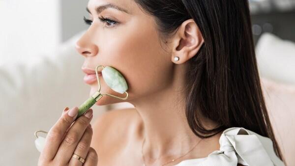 Mengenal Tren Beauty Tools Terbaru, Jade Roller dan Kegunaannya