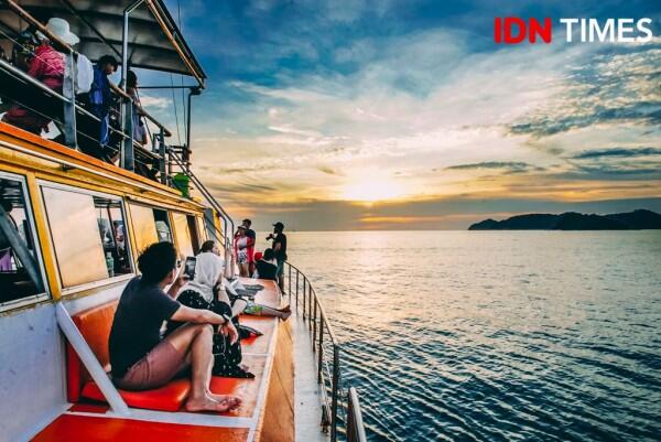 15 Potret Keseruan Sunset Cruise di Pulau Langkawi Malaysia, Epic!