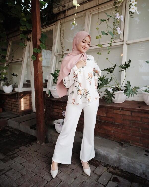 Anti Ribet, 10 Fashion Item dengan Hijab yang Cocok Buat ke Kampus