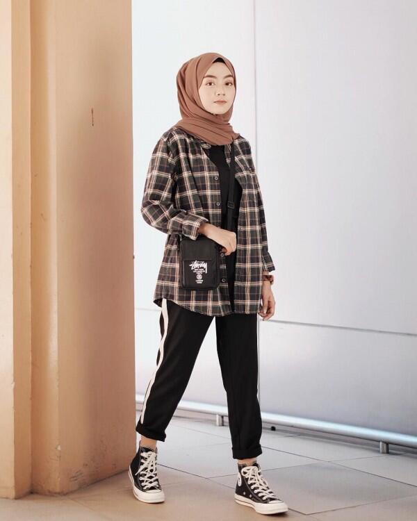 Anti Ribet, 10 Fashion Item dengan Hijab yang Cocok Buat ke Kampus