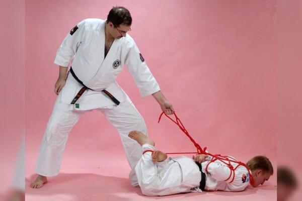 8 Fakta Hojōjutsu: Bela Diri dengan Tali Temali, Sudah Tahu Belum?