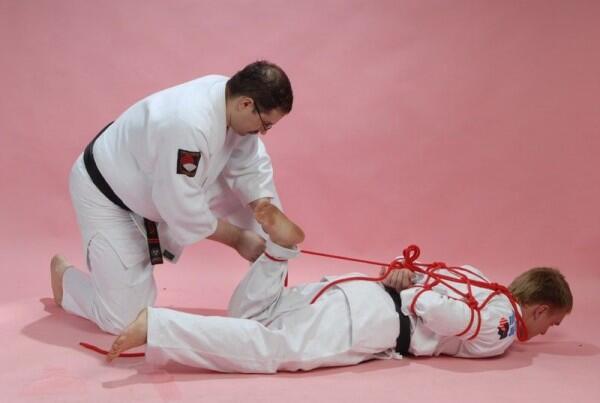 8 Fakta Hojōjutsu: Bela Diri dengan Tali Temali, Sudah Tahu Belum?