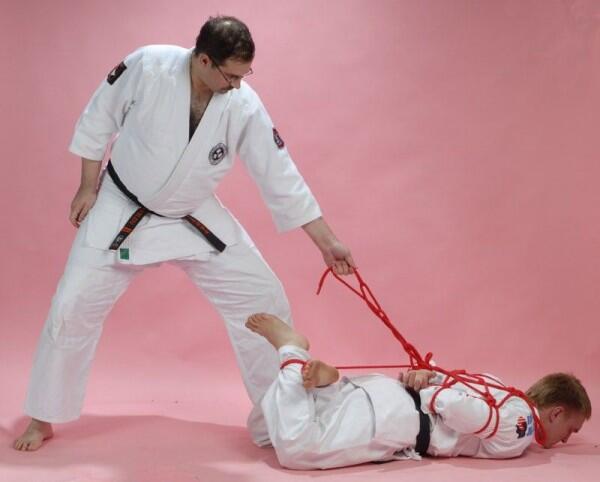 8 Fakta Hojōjutsu: Bela Diri dengan Tali Temali, Sudah Tahu Belum?