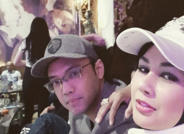 Nikah Diam-diam, Ini 10 Potret Romantis Sandy Tumiwa dan Istri Barunya
