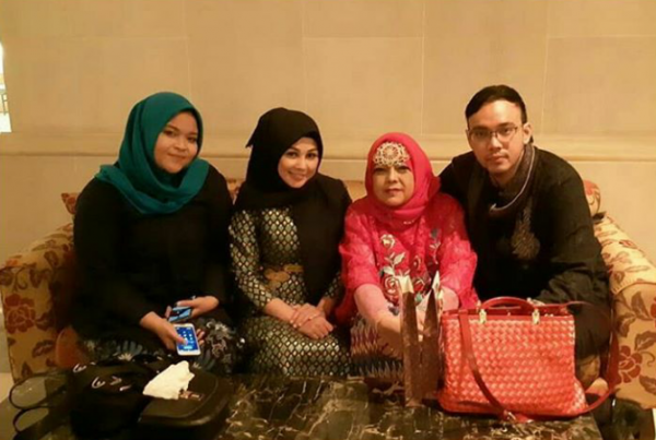 Nikah Diam-diam, Ini 10 Potret Romantis Sandy Tumiwa dan Istri Barunya