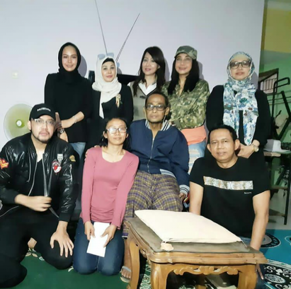 Nikah Diam-diam, Ini 10 Potret Romantis Sandy Tumiwa dan Istri Barunya