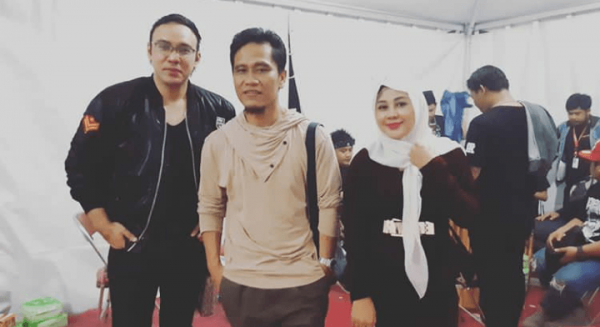 Nikah Diam-diam, Ini 10 Potret Romantis Sandy Tumiwa dan Istri Barunya