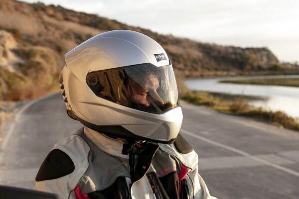 Feher ACH-1, Helm Tipe Full Face Pertama dengan Fitur AC di Dalamnya
