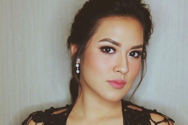 5 Tips Hindari Cakey Saat Pakai Foundation, Rahasia Makeup Paripurna