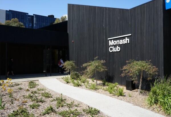Kisah Unik Bule dari Monash University yang Tertarik Budaya Indonesia