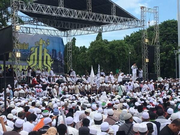 Gus Sholah Bantah Akan Hadir di Acara Reuni 212