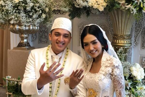 10 Momen Haru Ijab Kabul Ge Pamungkas dan Anastasia Herzigova