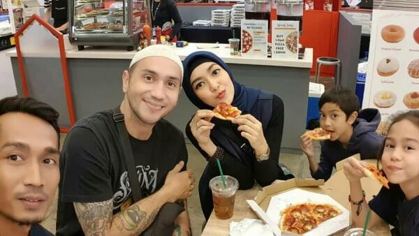 Bikin Adem, 10 Pasangan Seleb Ini Kembali Rujuk Setelah Bercerai!