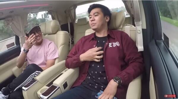 10 Potret Macho Arif Muhammad, Youtuber yang Identik dengan "Mak Beti"