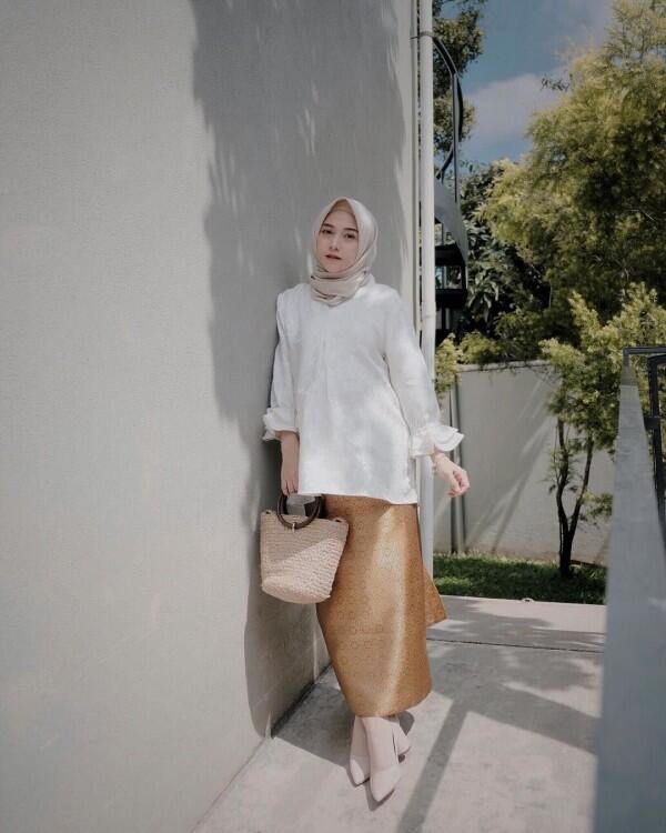 10 Inspirasi Gaya Hijab Ibu Hamil buat Kondangan, Bak Putri Sehari!
