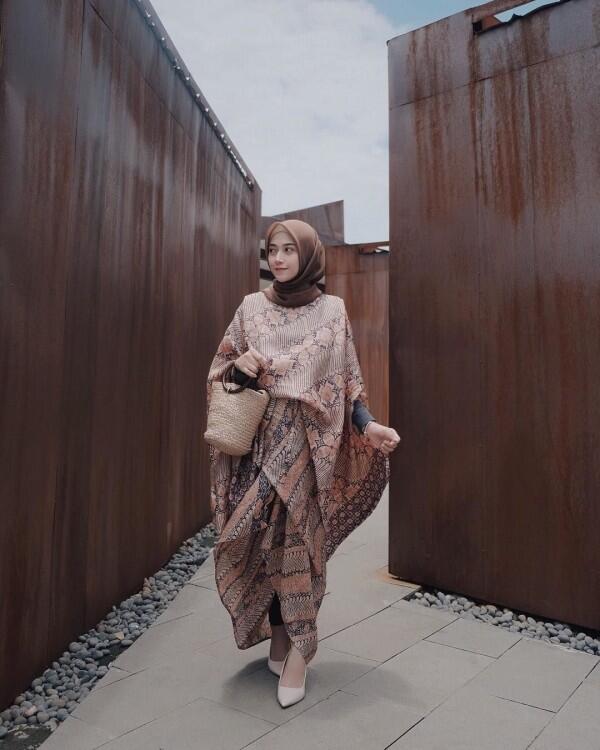 10 Inspirasi Gaya Hijab Ibu Hamil buat Kondangan, Bak Putri Sehari!