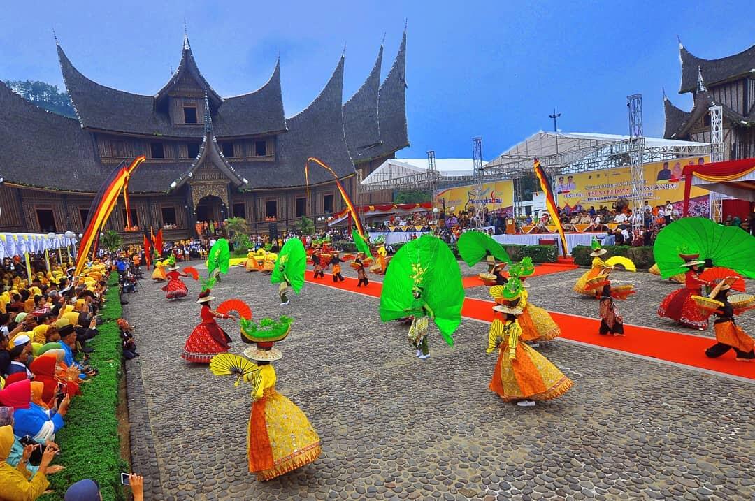 Meriahnya Pembukaan Festival Budaya Minangkabau 2018