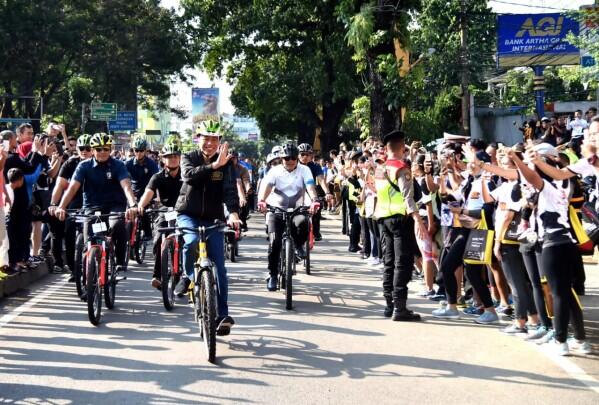 Gak Diundang Reuni 212, Jokowi Kerja Naik Sepeda ke Bogor Utara