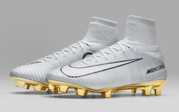 Simak Sejarah Sepatu Bola Adidas Messi dan Nike Ronaldo di Ballon d'Or