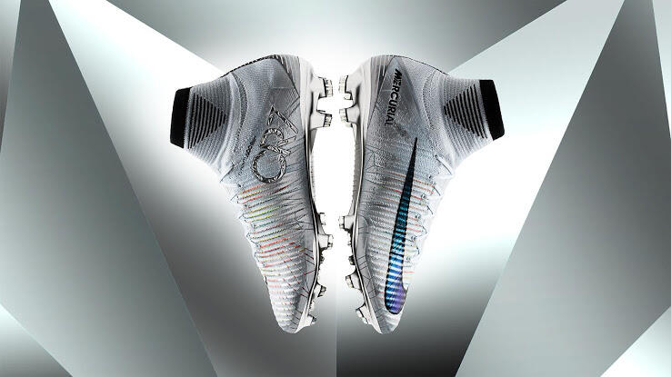 Simak Sejarah Sepatu Bola Adidas Messi dan Nike Ronaldo di Ballon d'Or