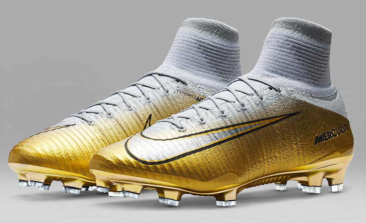 Simak Sejarah Sepatu Bola Adidas Messi dan Nike Ronaldo di Ballon d'Or