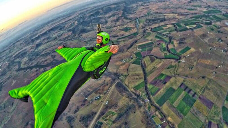 Awan Cantik Langit Aussie yang Bikin Lo Bisa Minat Jajal Wingsuit Flying