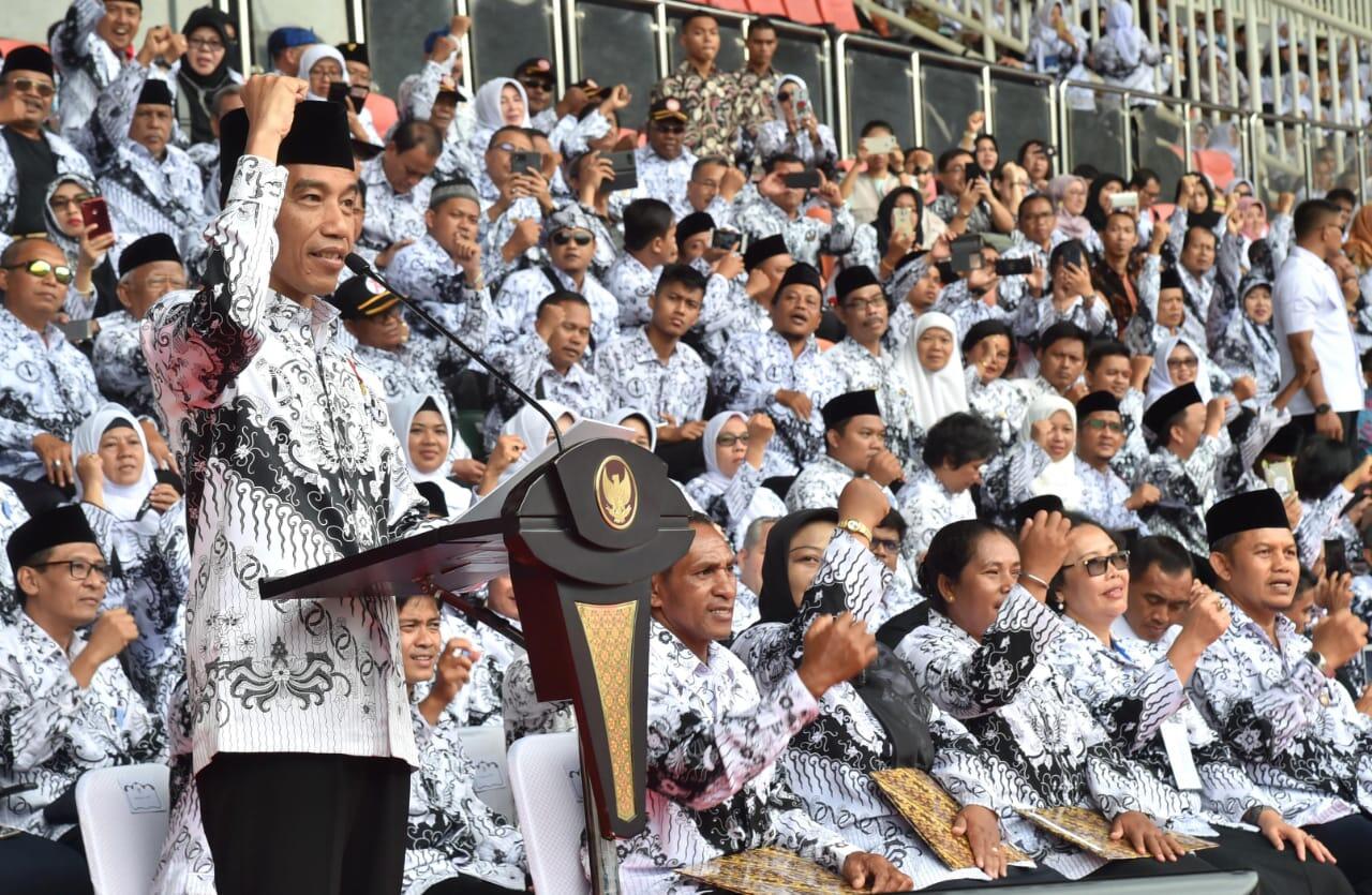 Menjaga Moral Anak-Anak Bangsa, Presiden Apresiasi Peran Guru