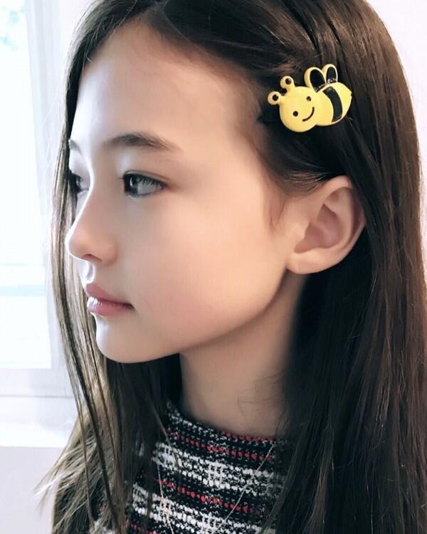 10 Potret Imut Ella Gross, Model Cilik yang Mendunia
