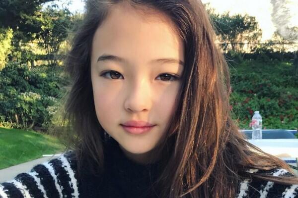 10 Potret Imut Ella Gross, Model Cilik yang Mendunia