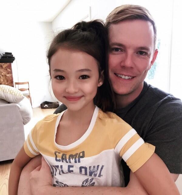 10 Potret Imut Ella Gross, Model Cilik yang Mendunia