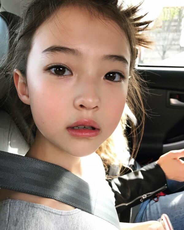 10 Potret Imut Ella Gross, Model Cilik yang Mendunia