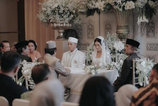 Bak Taman Bunga Putih, 7 Inspirasi Dekor Wedding Ge-Kiku yang Memesona