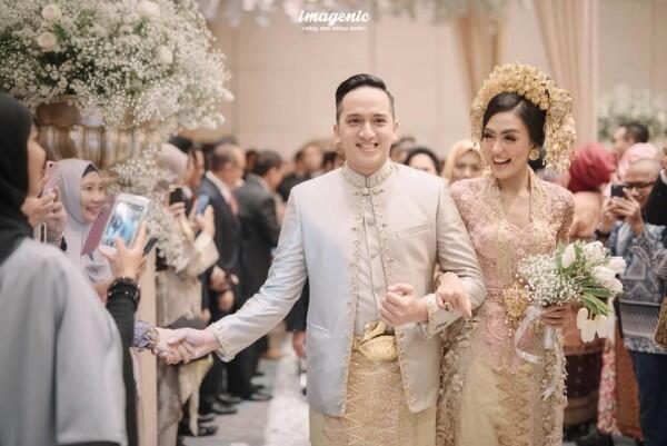Bak Taman Bunga Putih, 7 Inspirasi Dekor Wedding Ge-Kiku yang Memesona