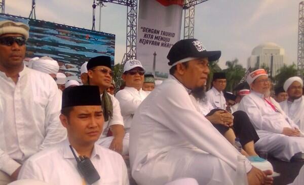 Prabowo Ikut Reuni 212 di Monas, Jokowi Bersepeda di Bogor
