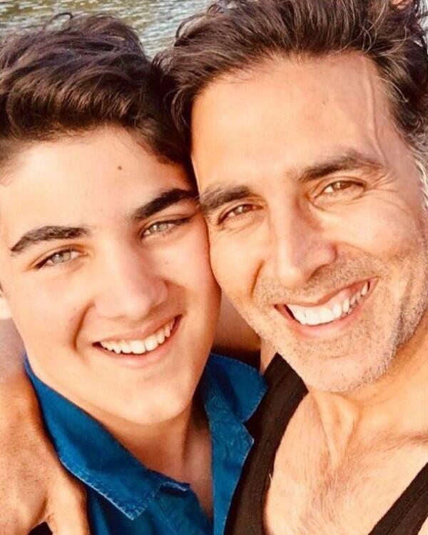 10 Foto Artis Bollywood dan Putranya, Warisi Pesona Sang Ayah