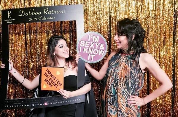 10 Kedekatan Seleb Bollywood & Putrinya, Like Mother Like Daughter