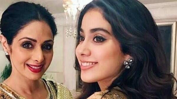 10 Kedekatan Seleb Bollywood & Putrinya, Like Mother Like Daughter