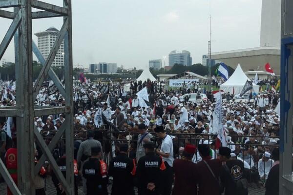 Puluhan Ribu Peserta Reuni 212 Mulai Memadati Monas